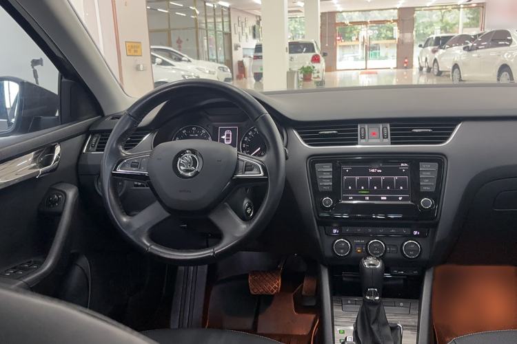 Used Skoda Octavia 2016 TSI280 DSG Luxury Edition Interior 3