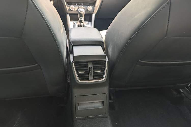 Used Skoda Octavia 2016 1.6L Manual Trend Edition Interior 4