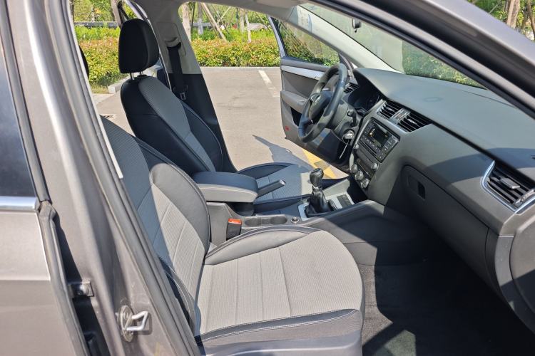 Used Skoda Octavia 2016 1.6L Manual Trend Edition Interior 5
