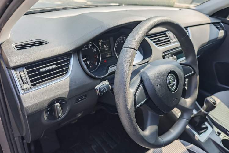 Used Skoda Octavia 2016 1.6L Manual Trend Edition Interior 8