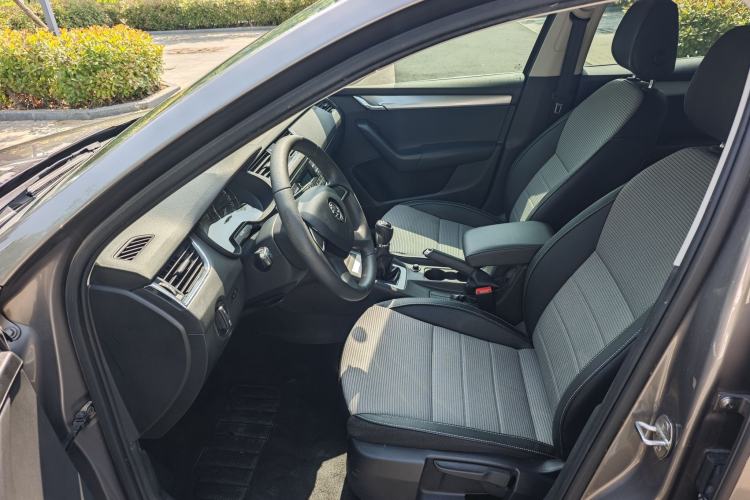 Used Skoda Octavia 2016 1.6L Manual Trend Edition Interior 9