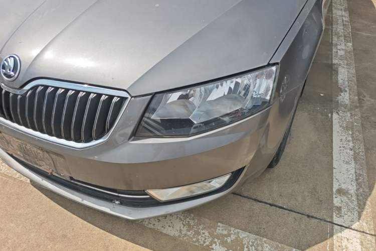 Used Skoda Octavia 2016 1.6L Automatic Smart Drive Edition Left Front Headlight