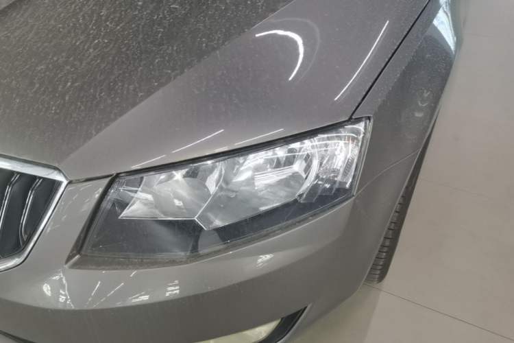 Used Skoda Octavia 2016 1.6L Automatic Smart Drive Edition Left Front Headlight