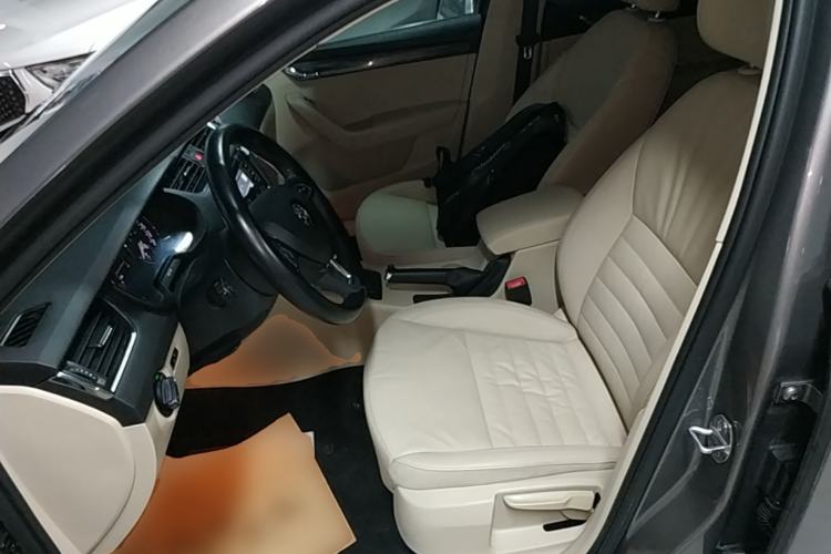 Used Skoda Octavia 2016 1.6L Automatic Smart Drive Edition Left Front Seat