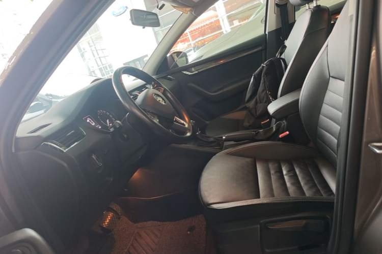 Used Skoda Octavia 2016 1.6L Automatic Smart Drive Edition Left Front Seat