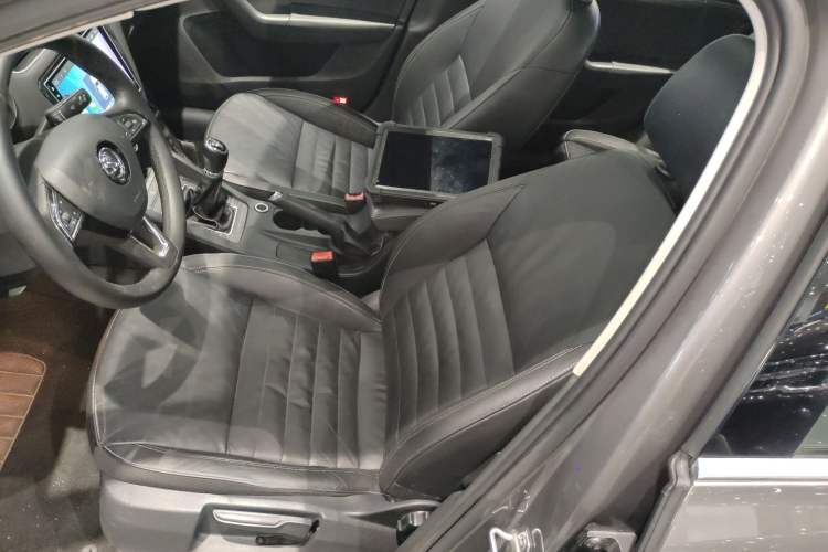 Used Skoda Octavia 2016 1.6L Manual Smart Drive Version Left Front Seat