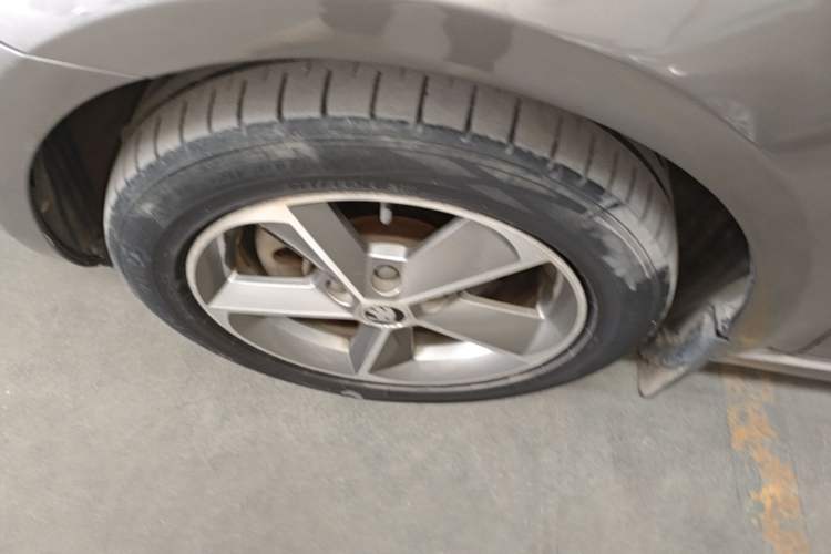 Used Skoda Octavia 2016 1.6L Automatic Chuanxing Edition Left Front Wheel Hub
