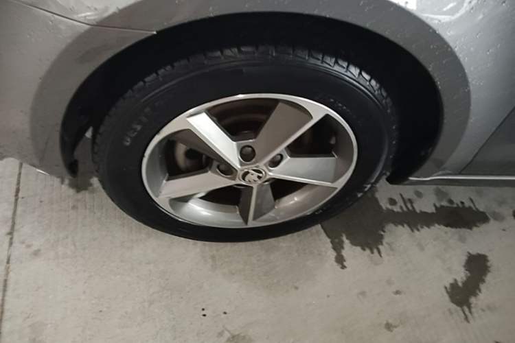 Used Skoda Octavia 2016 1.6L Automatic Chuanxing Edition Left Front Wheel Hub