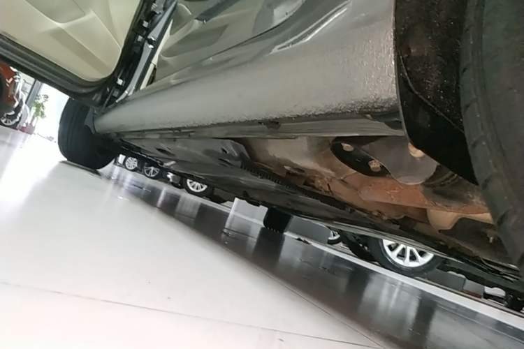 Used Skoda Octavia 2016 1.6L Automatic Smart Drive Edition Left Side Sill