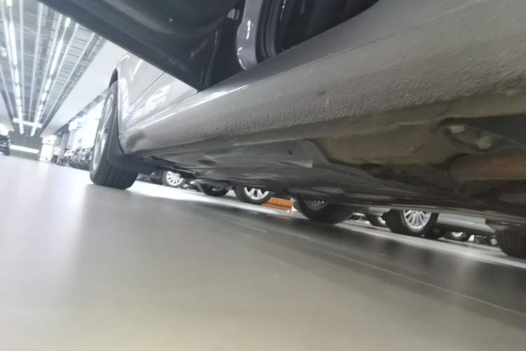 Used Skoda Octavia 2016 1.6L Automatic Smart Drive Edition Left Side Sill