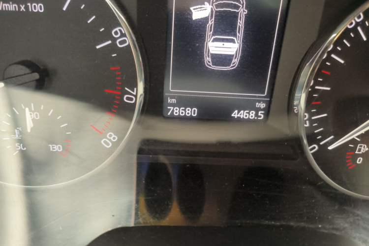 Used Skoda Octavia 2016 1.6L Automatic Smart Drive Edition Odometer Close Up