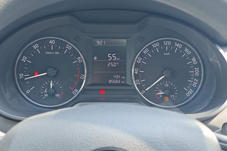 Used Skoda Octavia 2016 1.6L Manual Trend Edition Odometer Close Up