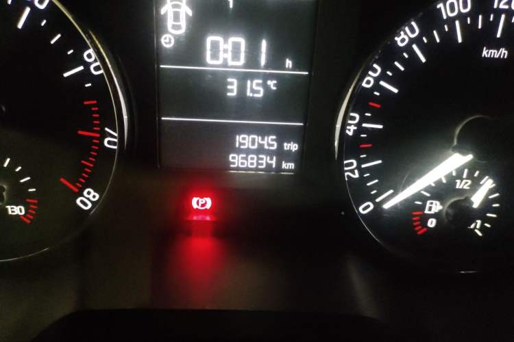 Used Skoda Octavia 2016 1.6L Automatic Chuanxing Edition Odometer Close Up