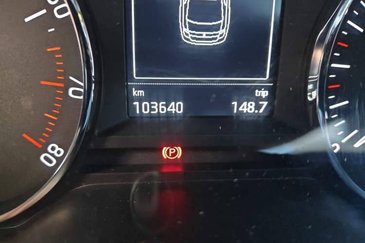 Used Skoda Octavia 2016 1.6L Automatic Smart Drive Edition Odometer Close Up