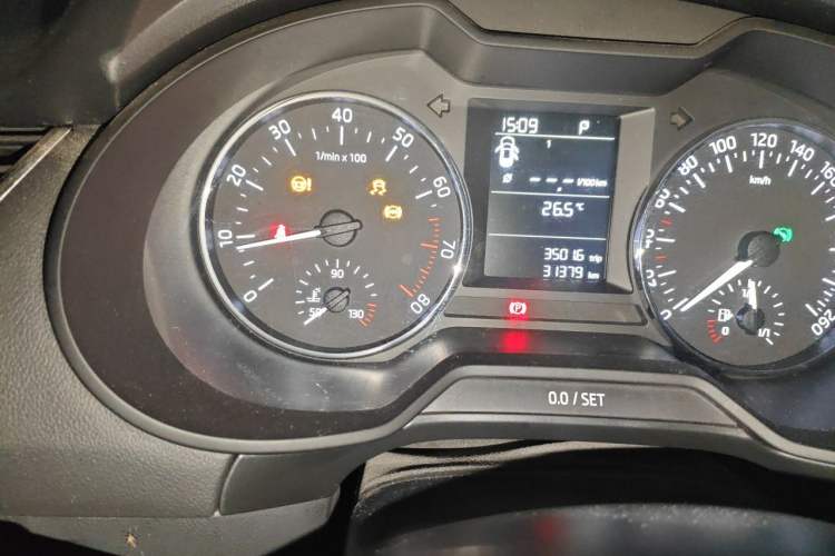 Used Skoda Octavia 2016 1.6L Automatic Chuanxing Edition Odometer Close Up