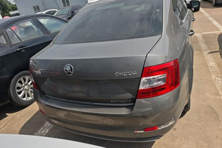 Used Skoda Octavia 2016 1.6L Automatic Smart Drive Edition Rear