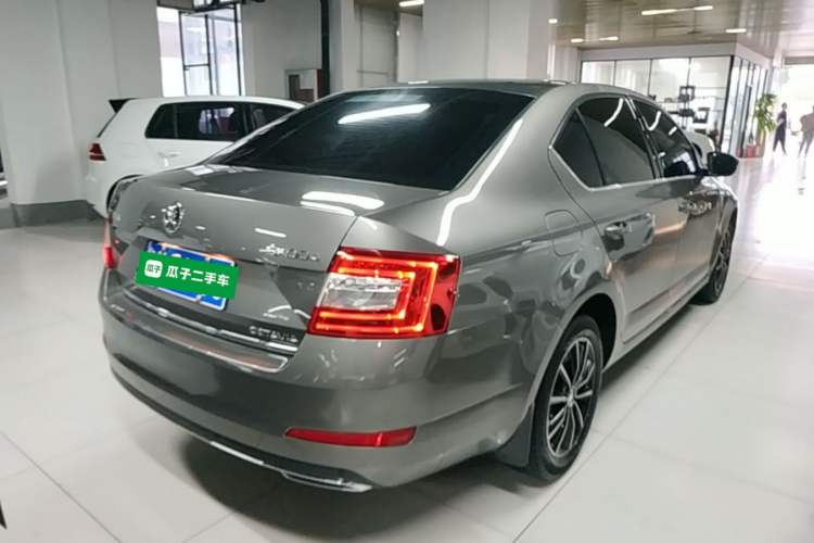 Used Skoda Octavia 2016 1.6L Automatic Smart Drive Edition Rear Right 45 Deg