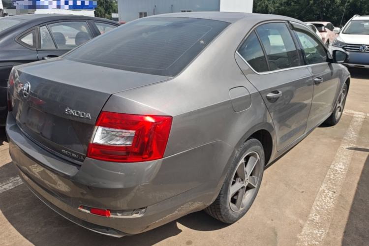 Used Skoda Octavia 2016 1.6L Automatic Smart Drive Edition Rear Right 45 Deg