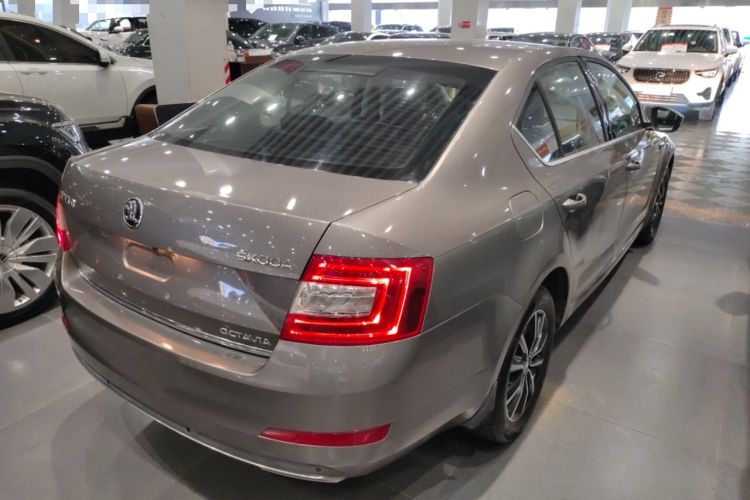 Used Skoda Octavia 2016 1.6L Manual Smart Drive Version Rear Right 45 Deg