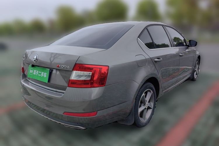 Used Skoda Octavia 2016 1.6L Manual Smart Drive Version Rear Right 45 Deg