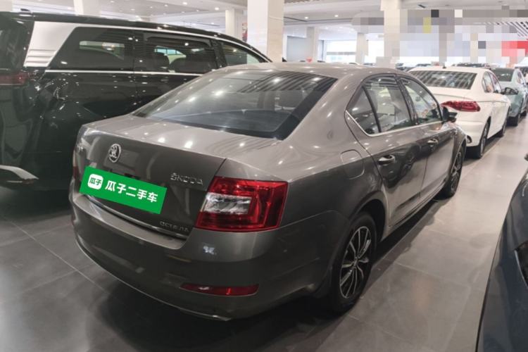 Used Skoda Octavia 2016 1.6L Manual Smart Drive Version Rear Right 45 Deg