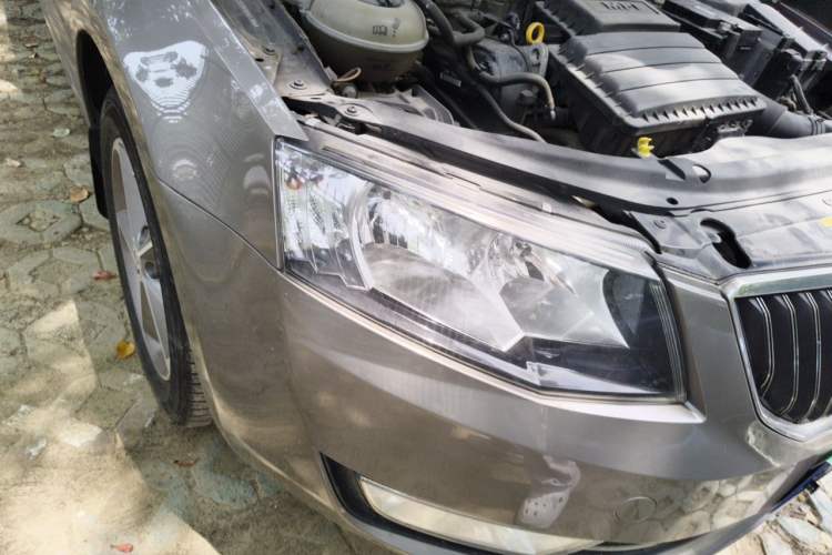 Used Skoda Octavia 2016 1.6L Automatic Chuanxing Edition Right Front Headlight