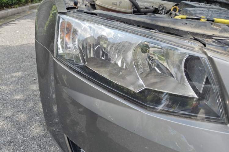 Used Skoda Octavia 2016 1.6L Automatic Chuanxing Edition Right Front Headlight