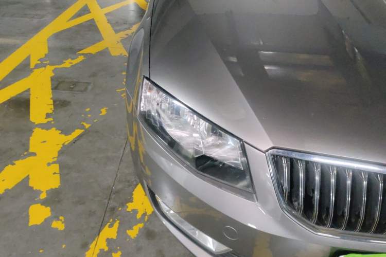 Used Skoda Octavia 2016 1.6L Automatic Chuanxing Edition Right Front Headlight