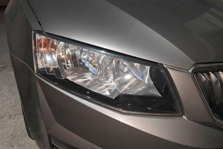 Used Skoda Octavia 2016 1.6L Automatic Chuanxing Edition Right Front Headlight