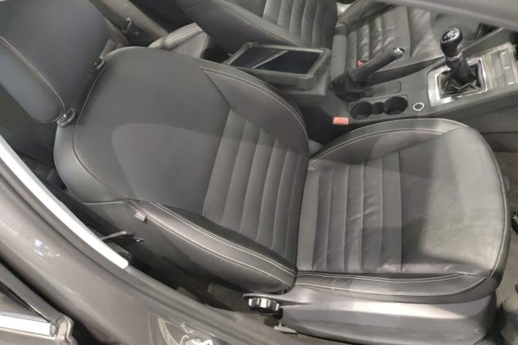 Used Skoda Octavia 2016 1.6L Manual Smart Drive Version Right Front Seat