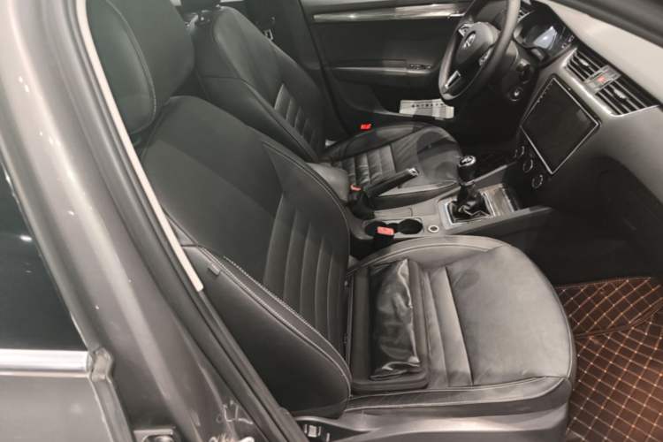 Used Skoda Octavia 2016 1.6L Manual Smart Drive Version Right Front Seat