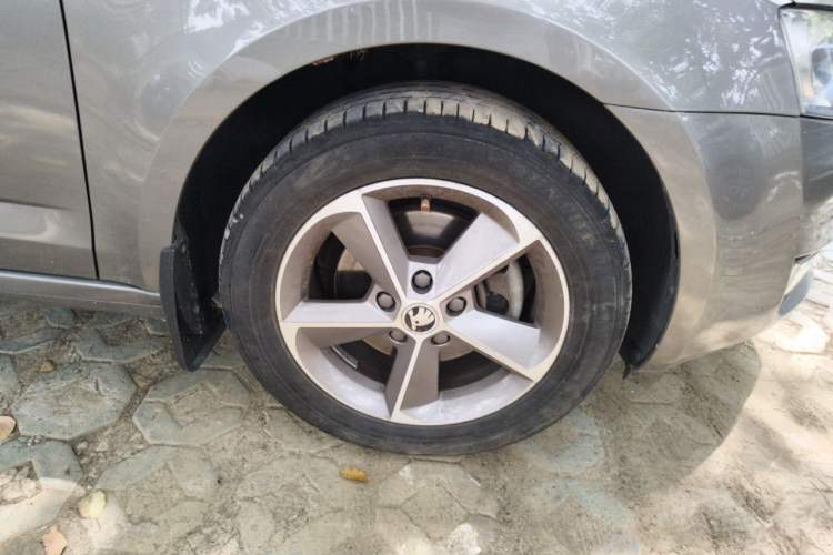 Used Skoda Octavia 2016 1.6L Automatic Chuanxing Edition Right Front Wheel Hub