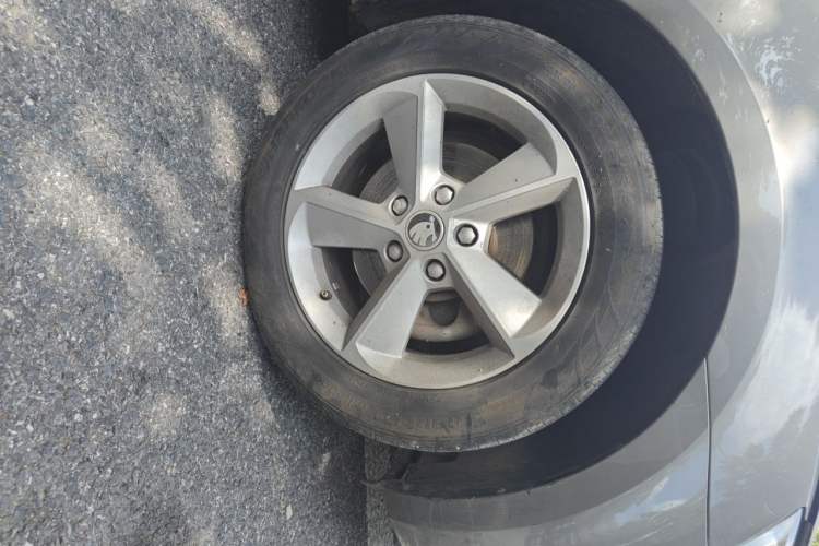 Used Skoda Octavia 2016 1.6L Automatic Chuanxing Edition Right Front Wheel Hub