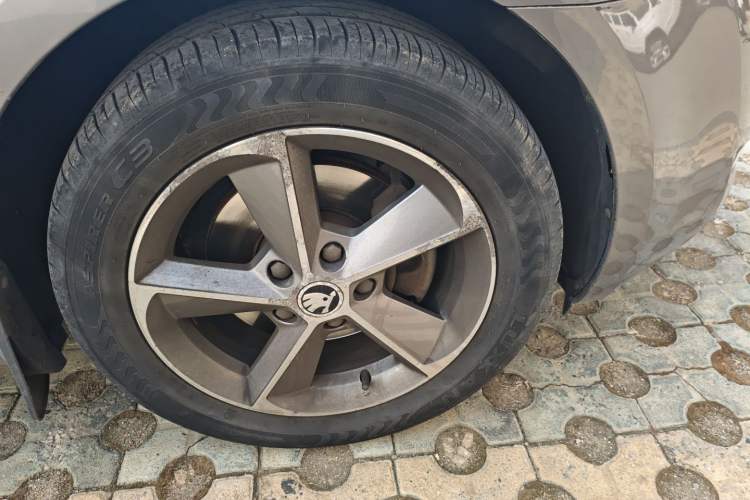Used Skoda Octavia 2016 1.6L Manual Trend Edition Right Front Wheel Hub