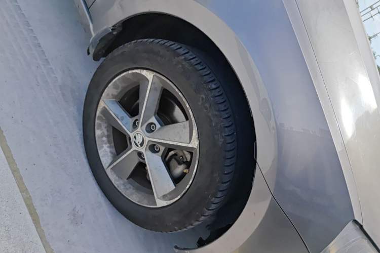 Used Skoda Octavia 2016 1.6L Automatic Smart Drive Edition Right Front Wheel Hub