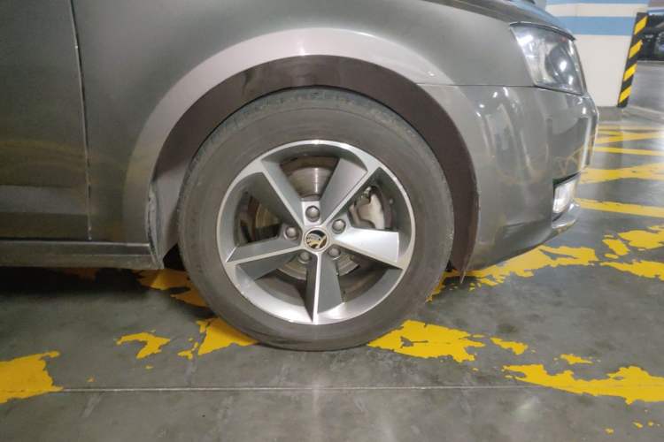 Used Skoda Octavia 2016 1.6L Automatic Chuanxing Edition Right Front Wheel Hub