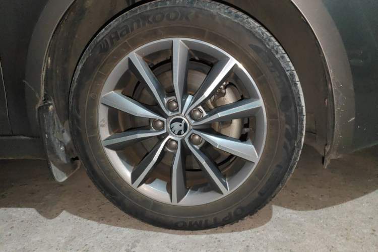 Used Skoda Octavia 2016 1.6L Automatic Chuanxing Edition Right Front Wheel Hub