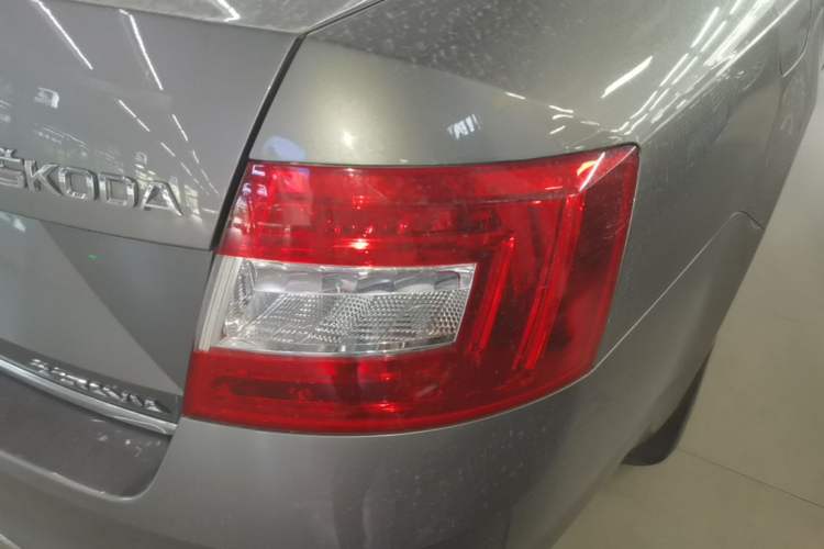 Used Skoda Octavia 2016 1.6L Automatic Smart Drive Edition Right Rear Taillight