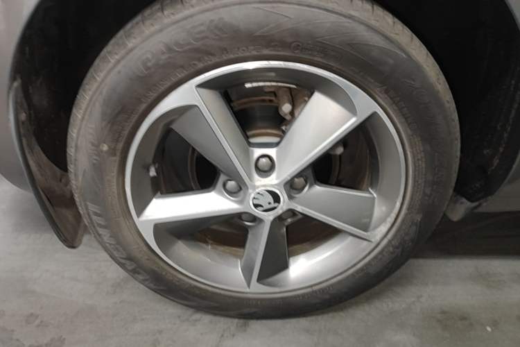 Used Skoda Octavia 2016 1.6L Manual Trend Edition Right Rear Wheel Hub
