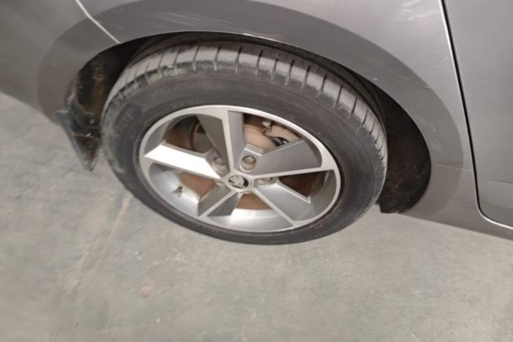 Used Skoda Octavia 2016 1.6L Automatic Chuanxing Edition Right Rear Wheel Hub