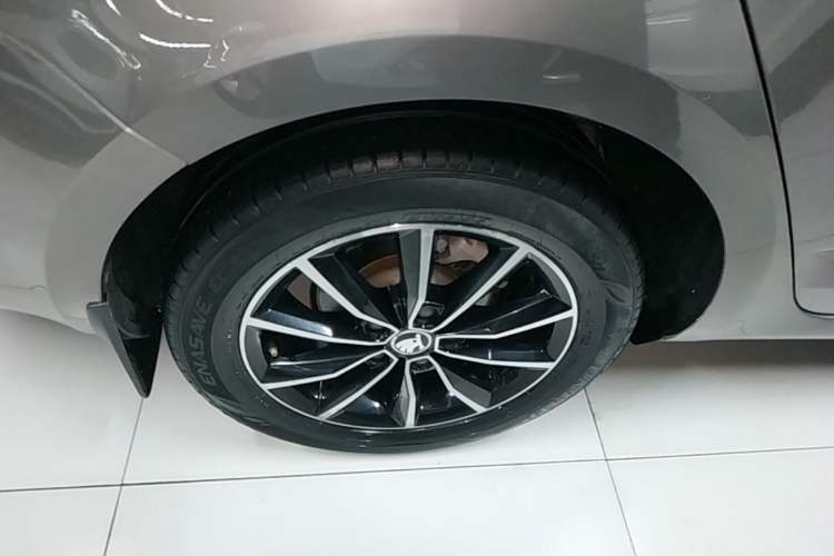 Used Skoda Octavia 2016 1.6L Automatic Smart Drive Edition Right Rear Wheel Hub