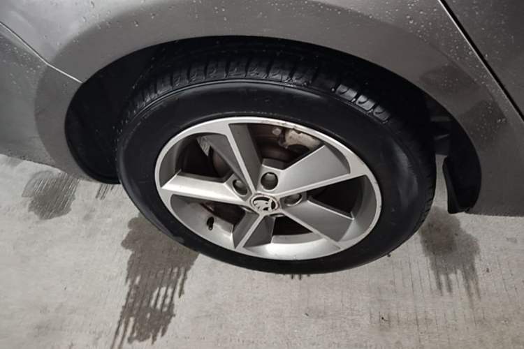 Used Skoda Octavia 2016 1.6L Automatic Chuanxing Edition Right Rear Wheel Hub