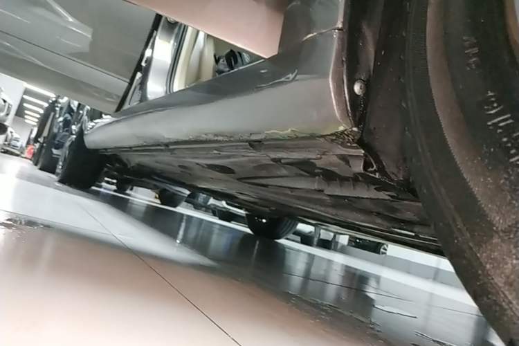 Used Skoda Octavia 2016 1.6L Automatic Smart Drive Edition Right Side Sill