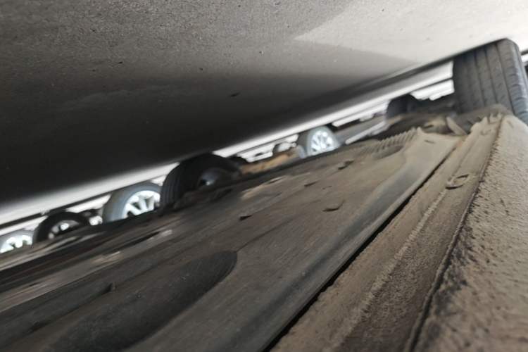 Used Skoda Octavia 2016 1.6L Automatic Smart Drive Edition Right Side Sill