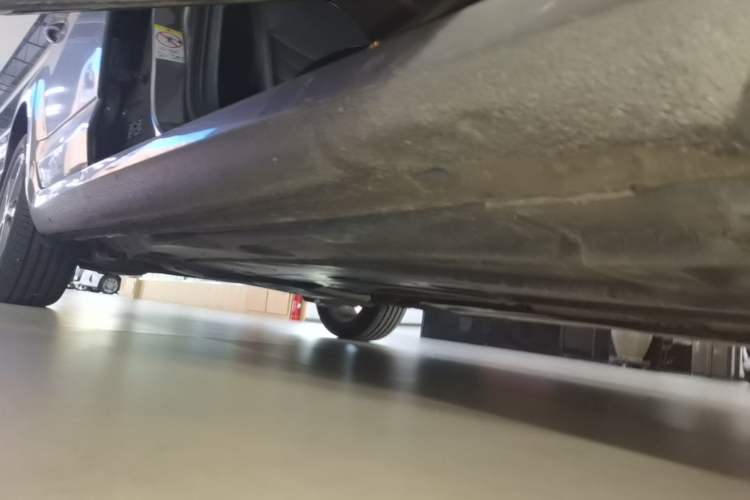 Used Skoda Octavia 2016 1.6L Automatic Smart Drive Edition Right Side Sill