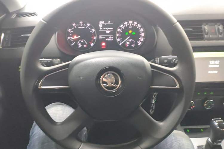 Used Skoda Octavia 2016 1.6L Automatic Chuanxing Edition Steering Wheel