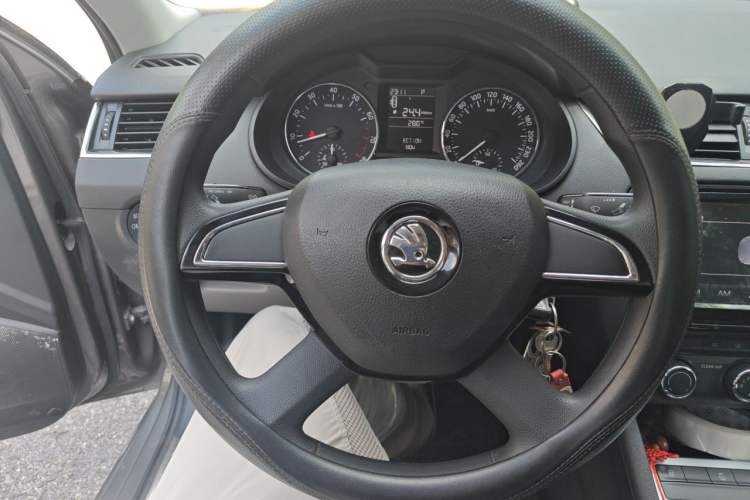 Used Skoda Octavia 2016 1.6L Automatic Chuanxing Edition Steering Wheel