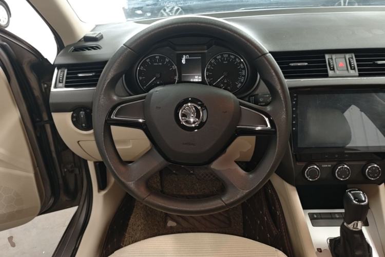 Used Skoda Octavia 2016 1.6L Automatic Chuanxing Edition Steering Wheel