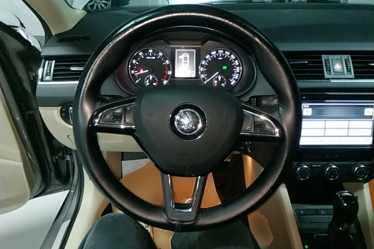 Used Skoda Octavia 2016 1.6L Automatic Smart Drive Edition Steering Wheel