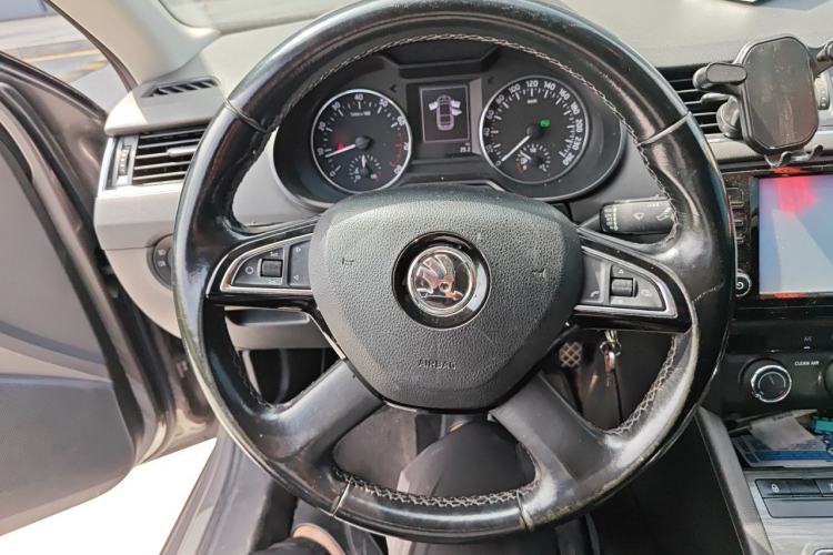 Used Skoda Octavia 2016 1.6L Automatic Smart Drive Edition Steering Wheel